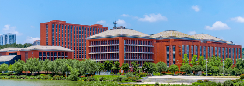 2025贵州大学录取分数线：含专项计划、艺术体育类分数线及报考策略