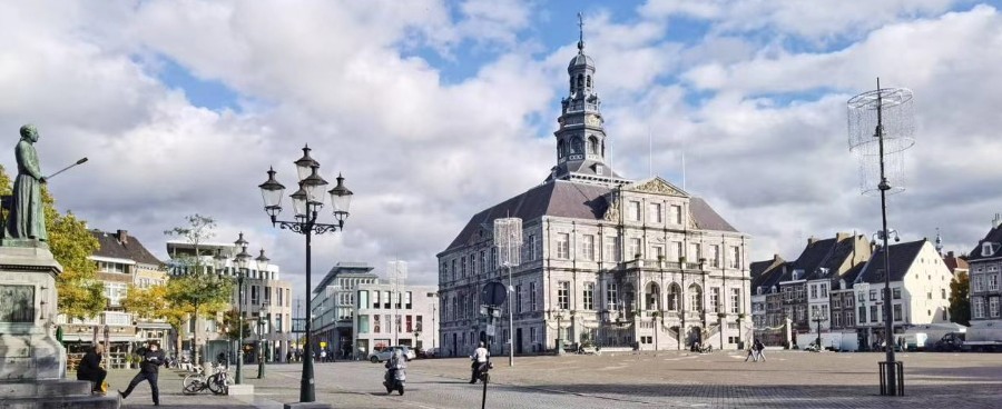 马斯特里赫特大学 马斯特里赫特大学